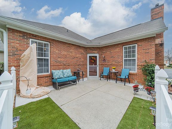 3rd image of 8057 Sultana Cir