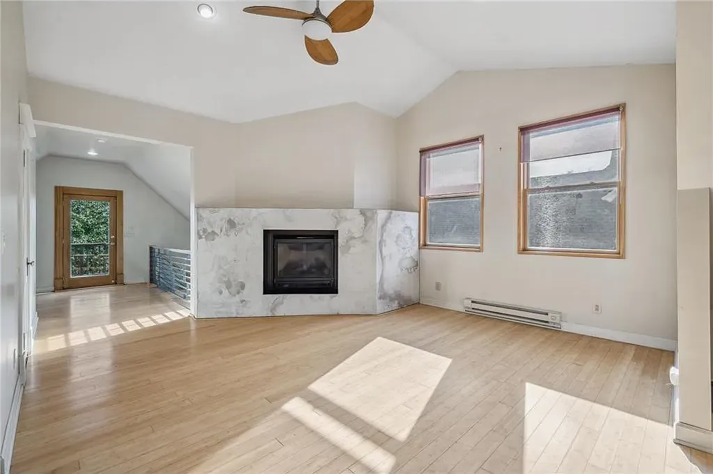 2 bed, 2200 sqft, $3,095 — Photo 1
