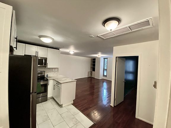 4th image of 21 W Goethe St APT 2A