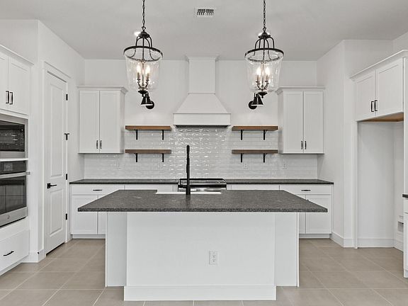 5th image of 611 E Brown Way