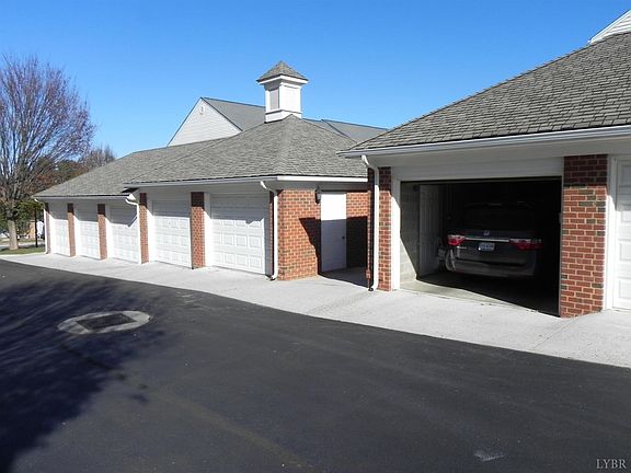 3rd image of 605 Wyndhurst Dr APT 303