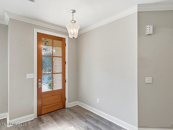 3rd image of 580 Hickory Pl