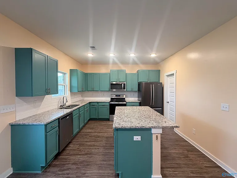 4200 Textile Ln SW — Photo 6