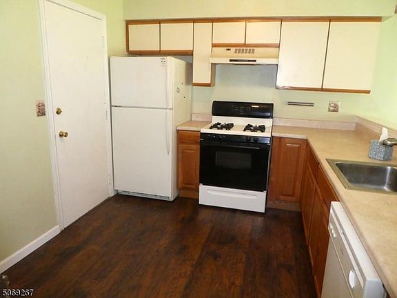 3rd image of 101 Stonehedge Ct