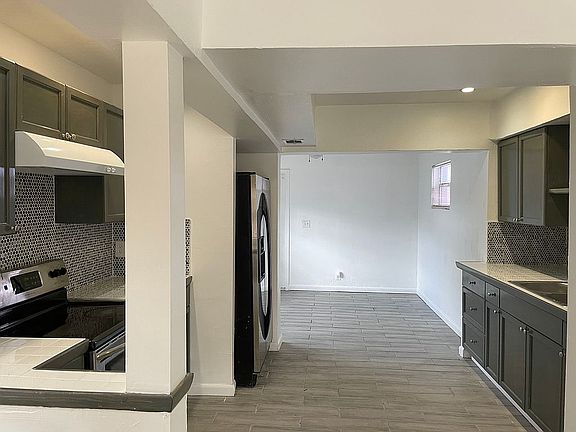 5th image of 1735 Lauderdale Manor Dr