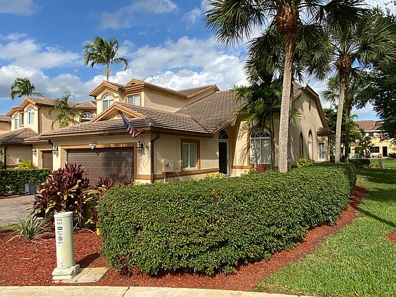 2nd image of 816 W Village Cir
