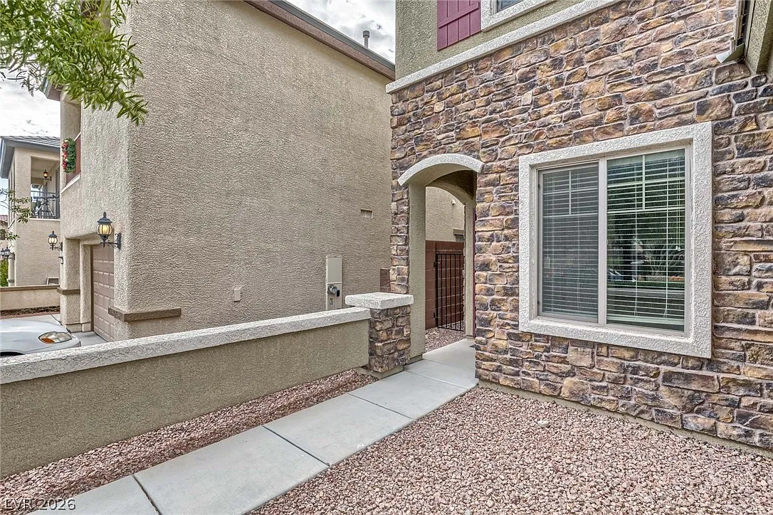 4 bed, 2.5 bath, 1865 sqft, $2,295 — Photo 4