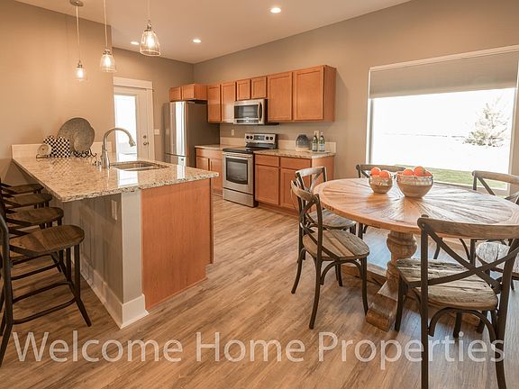 4th image of 22 NE Hadley Way #2