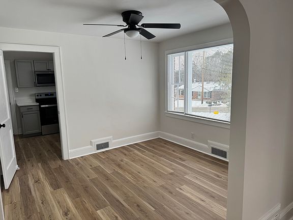 3rd image of 206 Greyson St