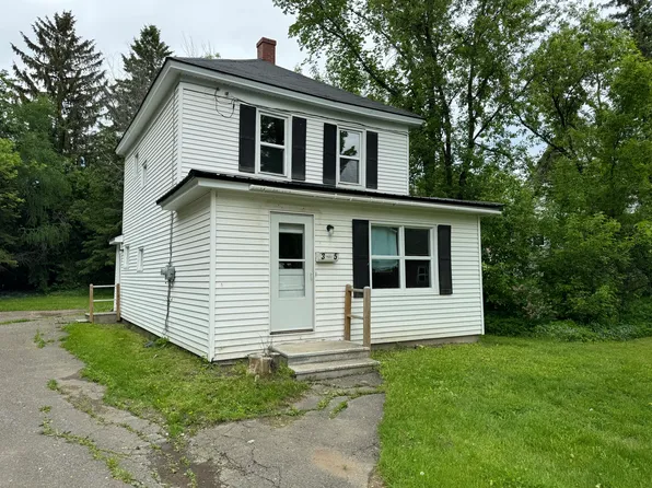 35 Dyer St, Presque Isle, ME 04769