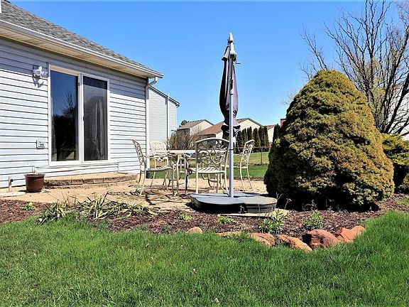 3rd image of 194 Garden Ct