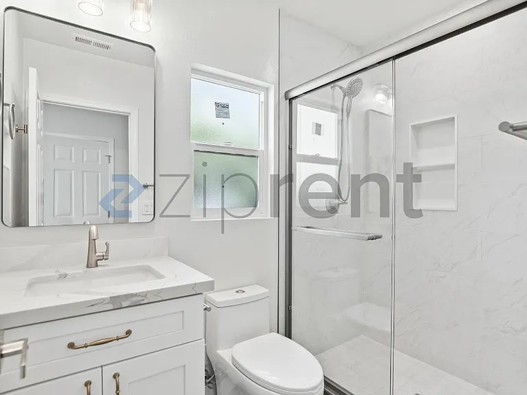1835 Catherine St — Photo 20