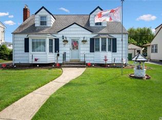31 Jamaica Ave, Plainview, NY 11803