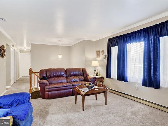 5th image of 220 Maple Ln