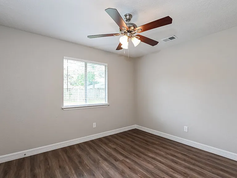 2823 Woodhall Ct — Photo 12