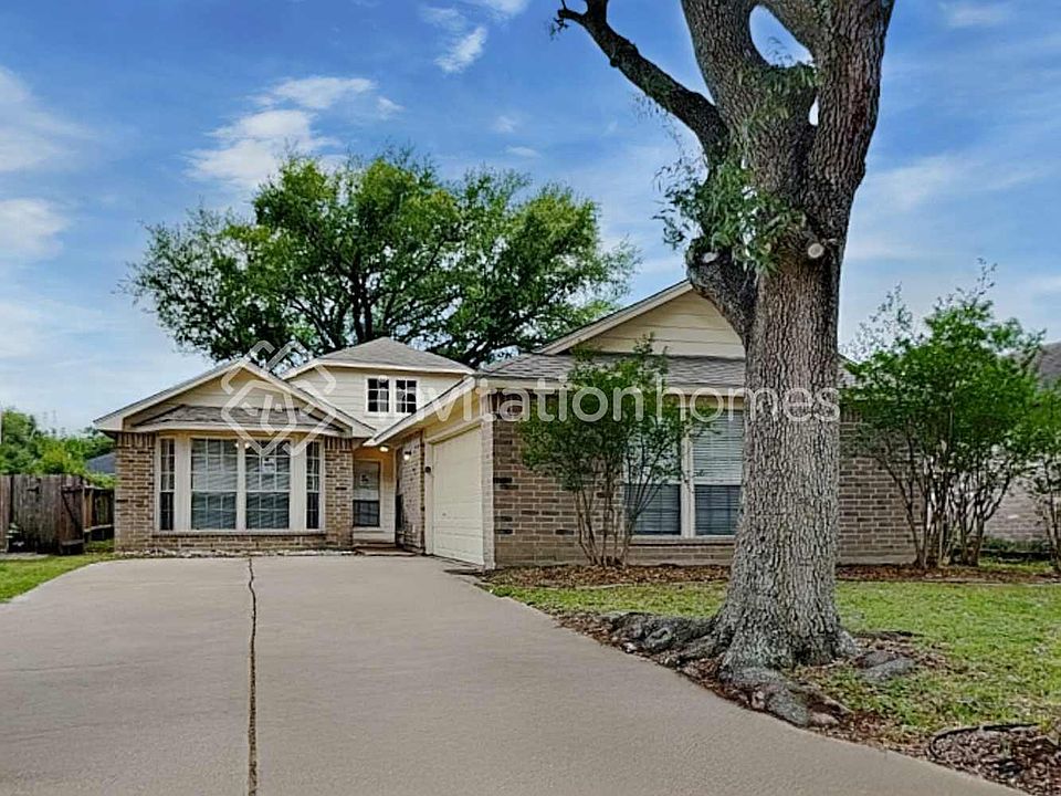 1st image of 19607 Lake Hollow Ln