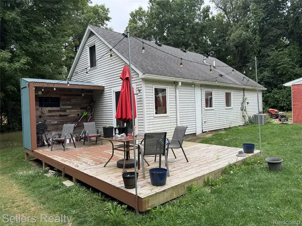 3030 Grange Hall Rd, Ortonville, MI 48462