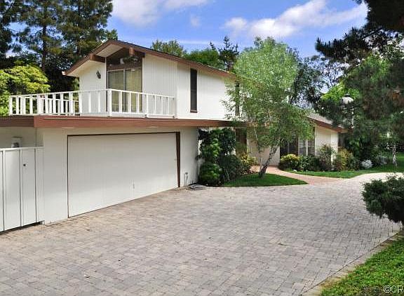 3rd image of 5 Aurora Dr