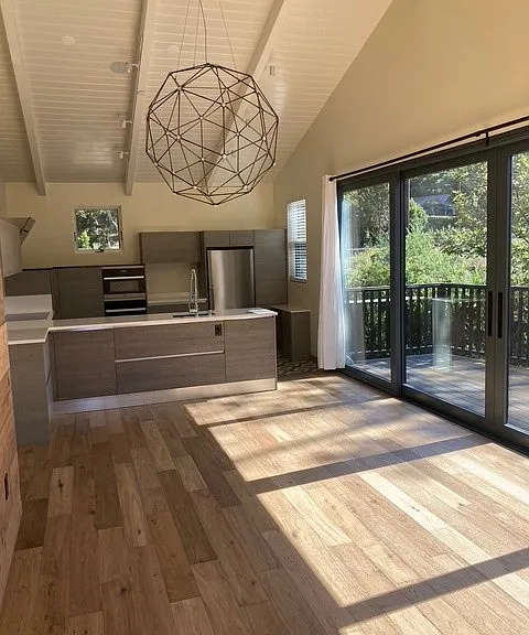 1247 E Valley Rd — Photo 4