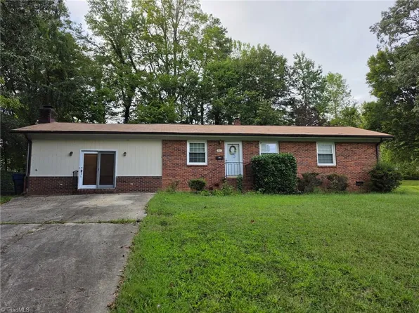 379 W Maple Ave, Mocksville, NC 27028