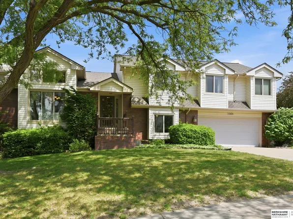 13434 Sherwood Ave, Omaha, NE 68164