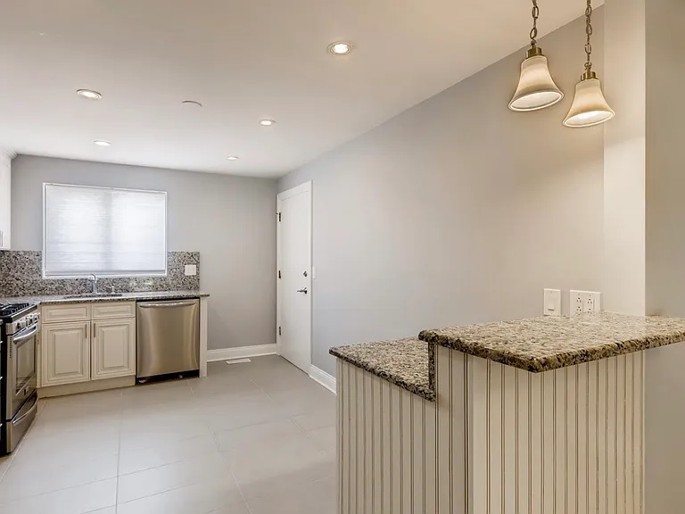 8428 W Catalpa Ave #301 — Photo 11