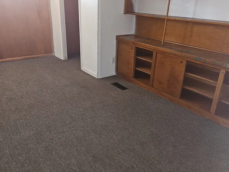 2135 Avenue J — Photo 4