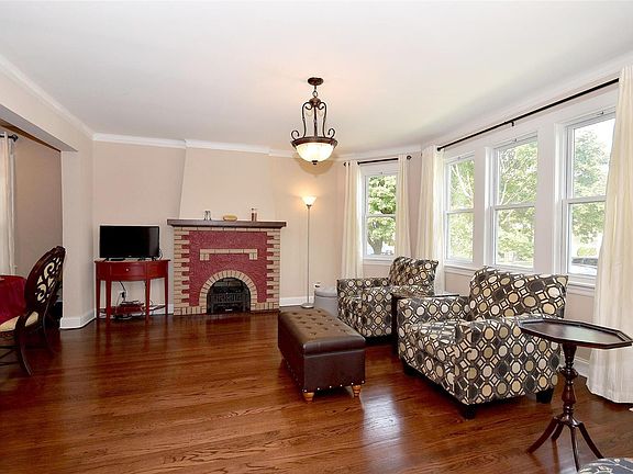 3rd image of 6137 W School St