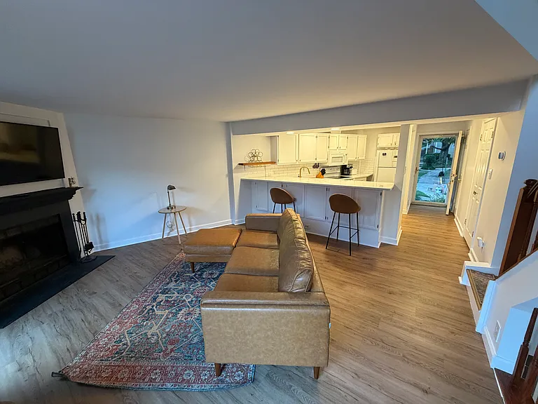 11909 Crosswind Ct — Photo 4