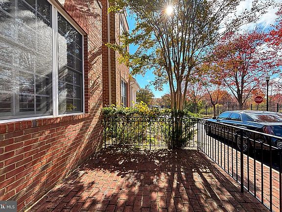 5th image of 743 Vestal St