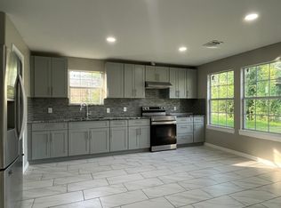 1102 Beauty St, Dayton, TX 77535