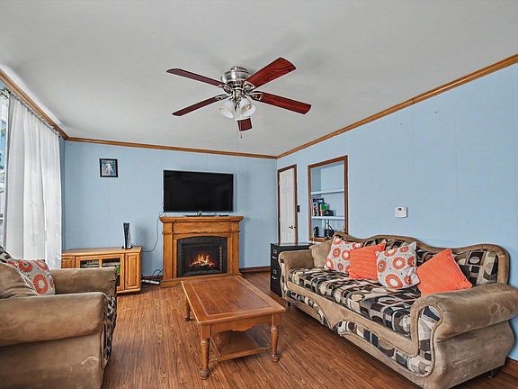 3rd image of 106 Olive St