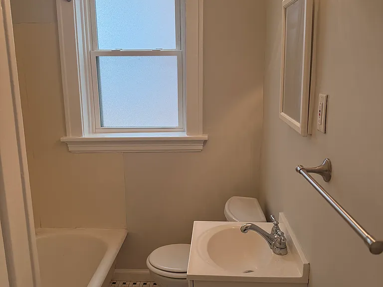1634 Yale Ave #1 — Photo 7