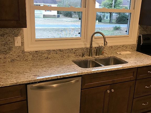 5th image of 7307 Leigh Dr
