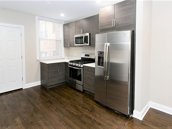 3rd image of 1432 W Farragut Ave APT 3A