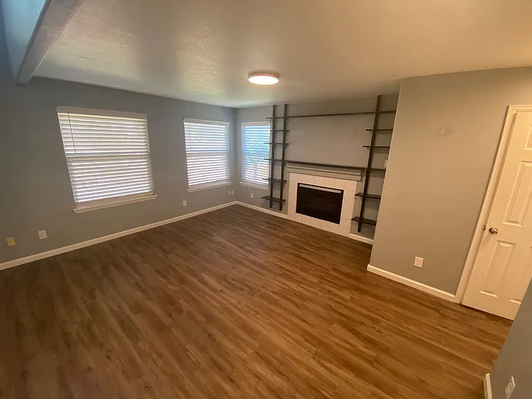 8665 Cloverleaf Cir — Photo 11