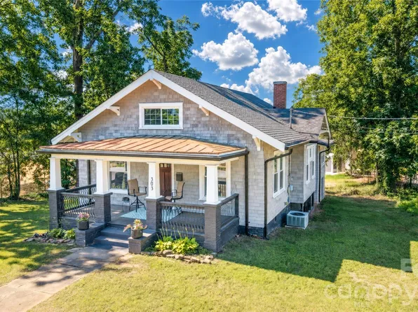 303 Bouchelle St, Morganton, NC 28655