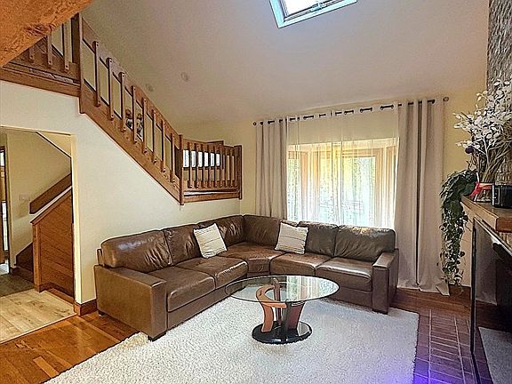 3rd image of 251 Cox St