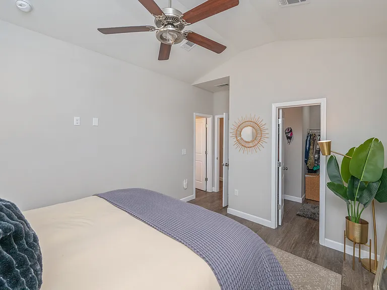 1802 Stable Ln #B2 — Photo 13