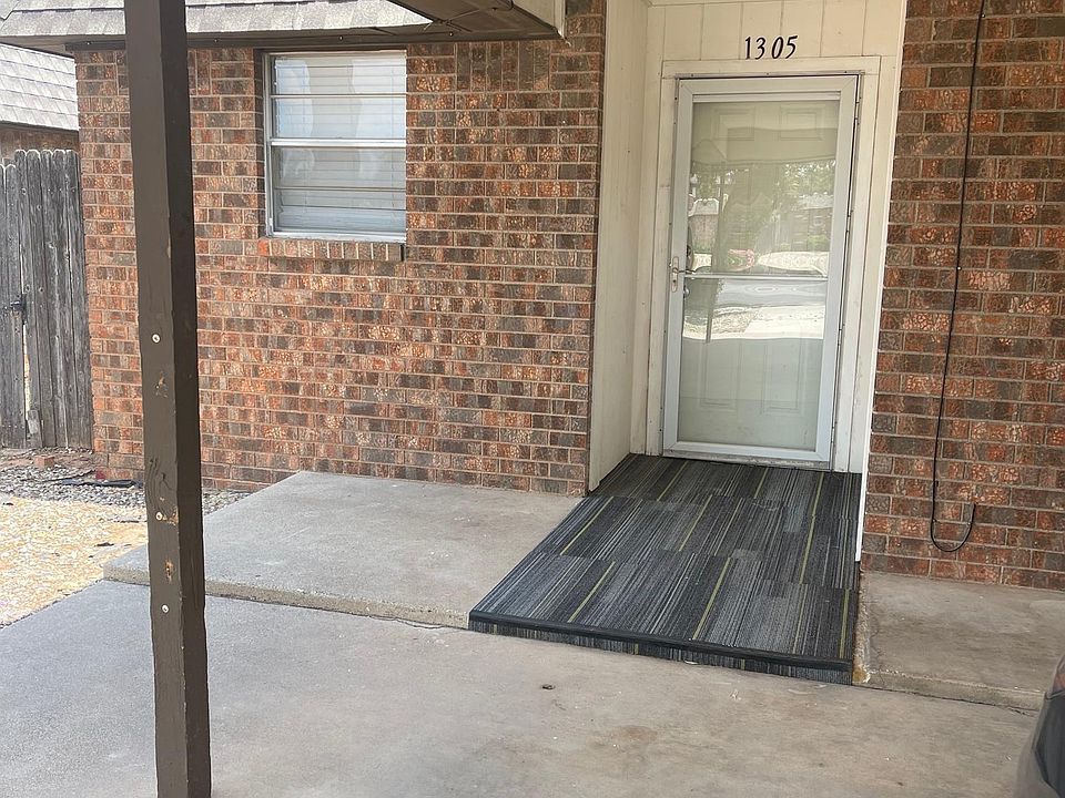 1st image of 1305 Tanglewood Ln