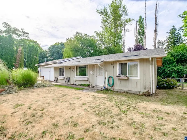 368 SE Juniper St, Mill City, OR 97360