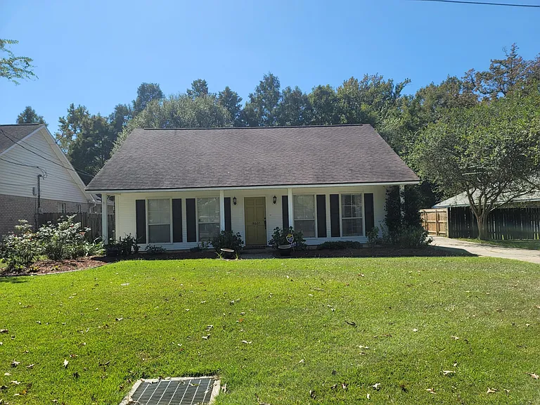 18607 Red Oak Dr — Photo 1