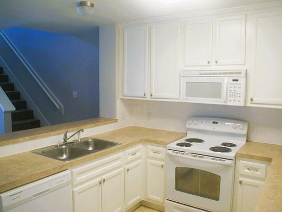 4th image of 179 Binnacle Ct #B