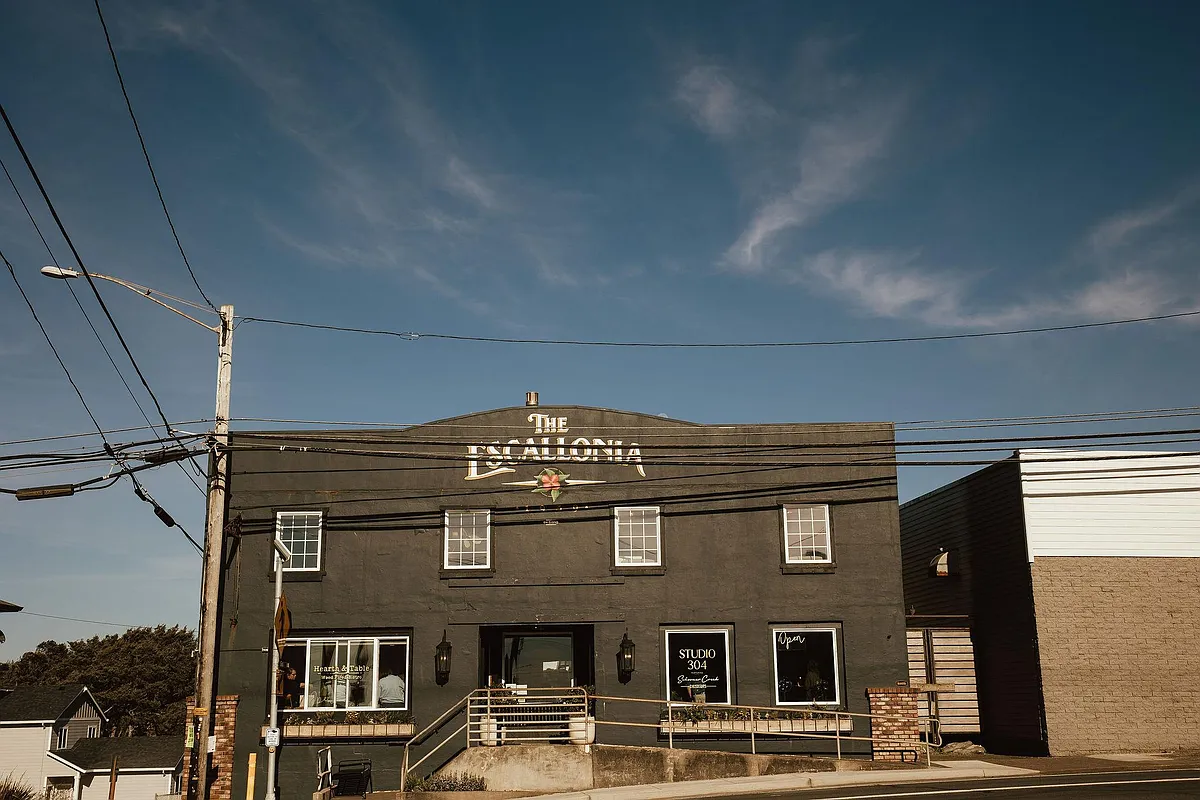 Building Photo - 304 SE Highway 101