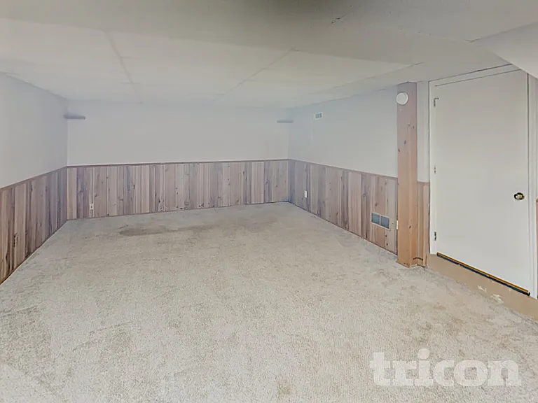 507 Neil Ct — Photo 16