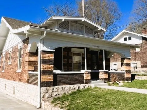 11204 Burton St, Sugar Creek, MO 64054