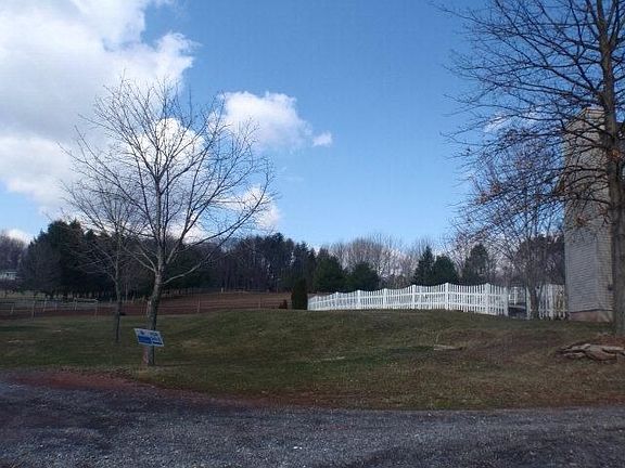 5th image of 311 Pine Creek Dr