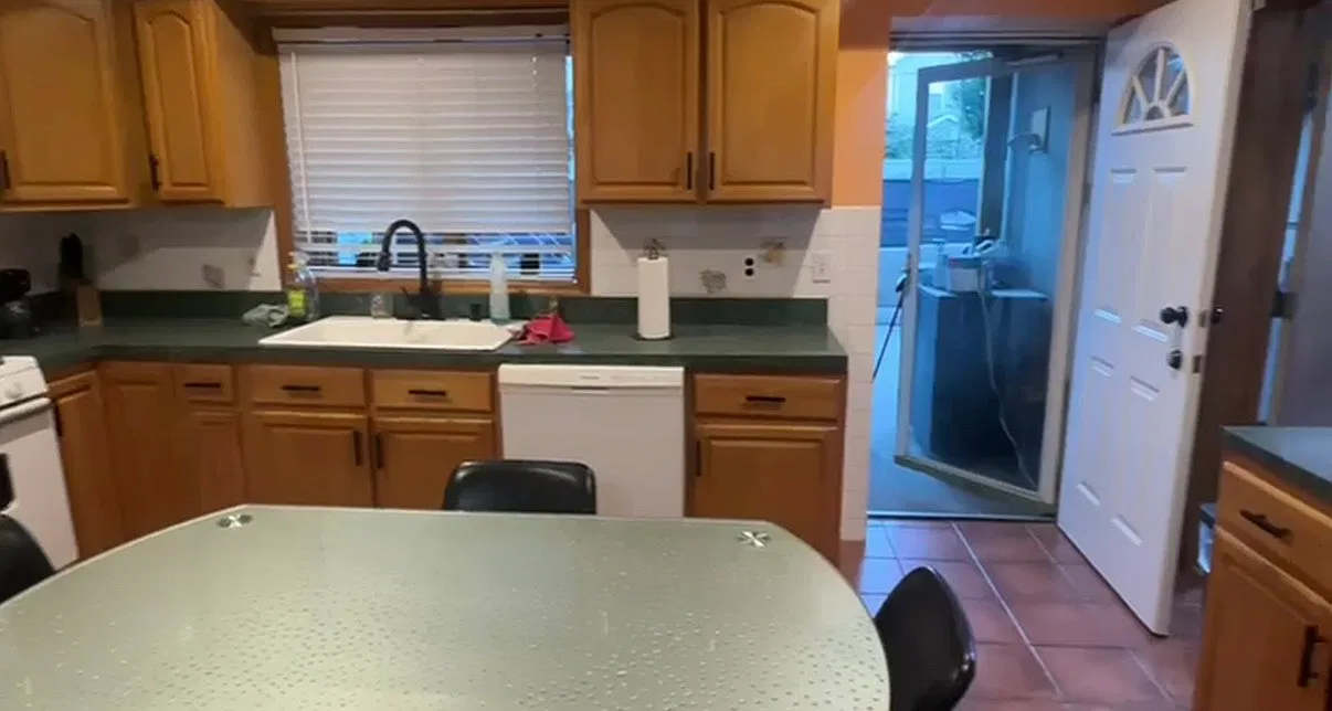 4 bed, $1,600 — Photo 4