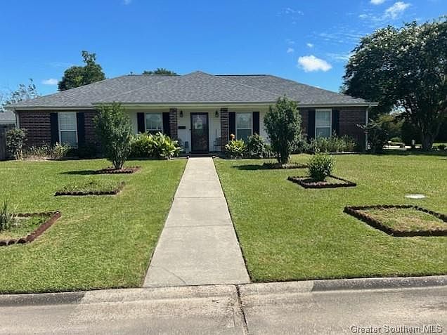 1st image of 210 Vanessa Ave