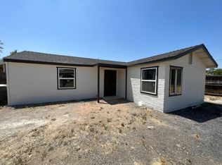 209 8th St, Orange Cove, CA 93646